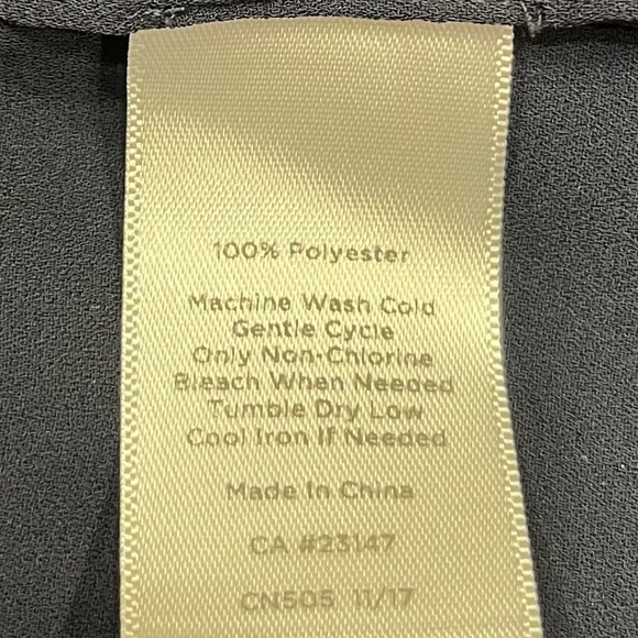 Talbots Navy Crepe V-Neck Sleeveless Blouse Sz 1X - Picture 4 of 4